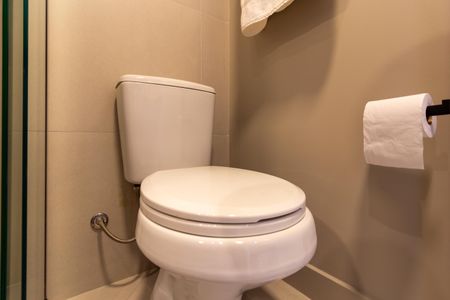 Banheiro de kitnet/studio para alugar com 1 quarto, 25m² em Pinheiros, São Paulo