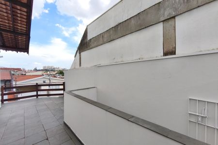 Casa à venda com 300m², 4 quartos e 5 vagas Casa à venda com 300m², 4 quartos e 5 vagasVaranda