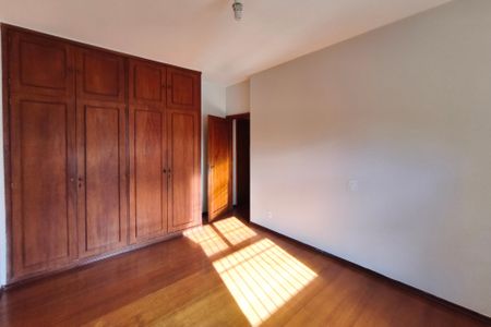 Casa à venda com 300m², 4 quartos e 5 vagas Casa à venda com 300m², 4 quartos e 5 vagasQuarto Suíte 2