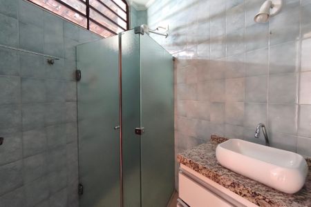 Casa à venda com 300m², 4 quartos e 5 vagas Casa à venda com 300m², 4 quartos e 5 vagasBanheiro Suíte