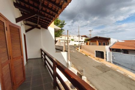 Casa à venda com 300m², 4 quartos e 5 vagas Casa à venda com 300m², 4 quartos e 5 vagasVaranda Suíte