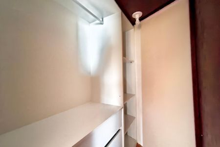 Casa à venda com 300m², 4 quartos e 5 vagas Casa à venda com 300m², 4 quartos e 5 vagasQuarto 3