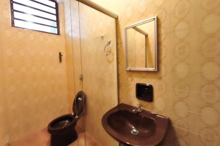 Casa à venda com 300m², 4 quartos e 5 vagas Casa à venda com 300m², 4 quartos e 5 vagasBanheiro de serviço