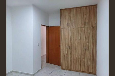 Casa à venda com 175m², 3 quartos e 3 vagas Casa à venda com 175m², 3 quartos e 3 vagasQuarto