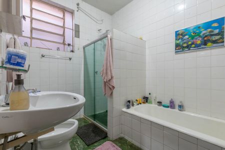 Banheiro de apartamento à venda com 2 quartos, 95m² em Cidade Jardim, Belo Horizonte