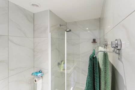 Apartamento à venda com 64m², 2 quartos e 1 vaga Apartamento à venda com 64m², 2 quartos e 1 vagaBanheiro da Suíte