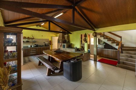 Casa de condomínio à venda com 350m², 4 quartos e 8 vagas Casa de condomínio à venda com 350m², 4 quartos e 8 vagasCozinha