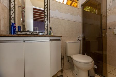 Casa de condomínio à venda com 350m², 4 quartos e 8 vagas Casa de condomínio à venda com 350m², 4 quartos e 8 vagasBanheiro 1