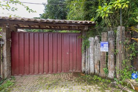 Casa de condomínio à venda com 350m², 4 quartos e 8 vagas Casa de condomínio à venda com 350m², 4 quartos e 8 vagasFachada com Placa