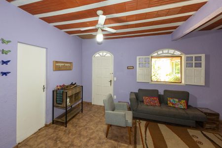 Casa de condomínio à venda com 350m², 4 quartos e 8 vagas Casa de condomínio à venda com 350m², 4 quartos e 8 vagasSala com Lareira