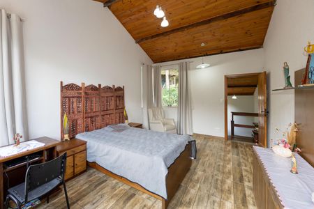 Casa de condomínio à venda com 350m², 4 quartos e 8 vagas Casa de condomínio à venda com 350m², 4 quartos e 8 vagasSuíte 1