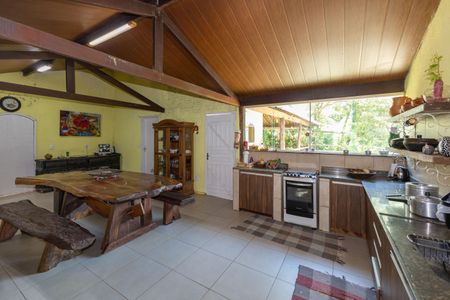 Casa de condomínio à venda com 350m², 4 quartos e 8 vagas Casa de condomínio à venda com 350m², 4 quartos e 8 vagasCozinha