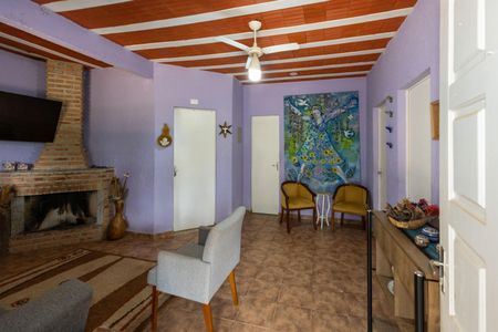 Sala com Lareira de casa de condomínio à venda com 4 quartos, 350m² em Arvoredo, Nova Lima