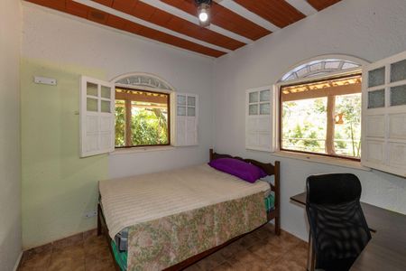 Casa de condomínio à venda com 350m², 4 quartos e 8 vagas Casa de condomínio à venda com 350m², 4 quartos e 8 vagasQuarto 2