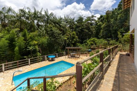 Casa de condomínio à venda com 350m², 4 quartos e 8 vagas Casa de condomínio à venda com 350m², 4 quartos e 8 vagasPiscina