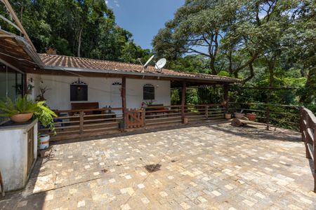 Casa de condomínio à venda com 350m², 4 quartos e 8 vagas Casa de condomínio à venda com 350m², 4 quartos e 8 vagasQuintal