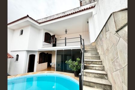Casa à venda com 364m², 3 quartos e 6 vagasEscada