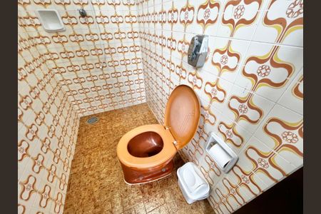 Casa à venda com 364m², 3 quartos e 6 vagasBanheiro de serviço