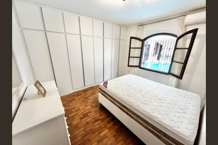 Casa à venda com 364m², 3 quartos e 6 vagasQuarto 2