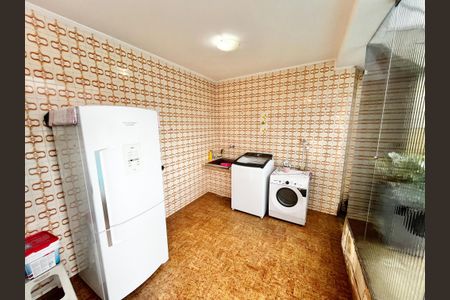 Casa à venda com 364m², 3 quartos e 6 vagasLavanderia