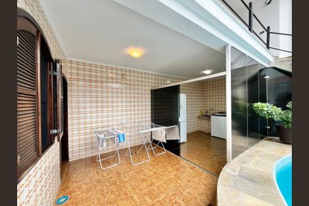 Casa à venda com 364m², 3 quartos e 6 vagasLavanderia