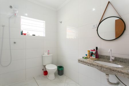 Casa para alugar com 80m², 3 quartos e 2 vagasBanheiro 