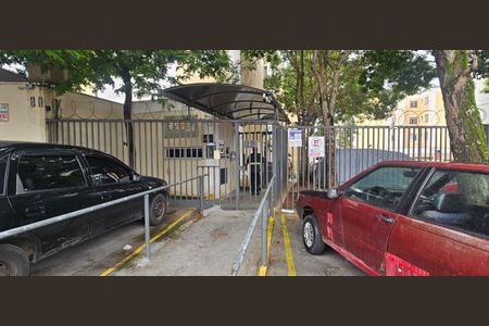 Apartamento para alugar com 34m², 2 quartos e sem vagaPlaca instalada na grade da fachada do condomínio - Código da placa KJFK-557