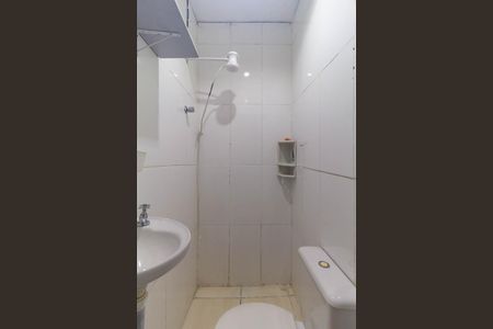 Banheiro de casa para alugar com 1 quarto, 26m² em Jardim Guairaca, São Paulo