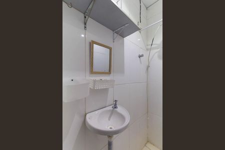 Banheiro de casa para alugar com 1 quarto, 26m² em Jardim Guairaca, São Paulo