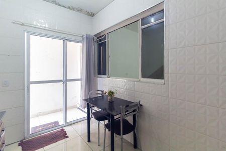 Cozinha de casa para alugar com 1 quarto, 26m² em Jardim Guairaca, São Paulo