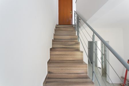 Casa para alugar com 70m², 2 quartos e 1 vagaEscada 