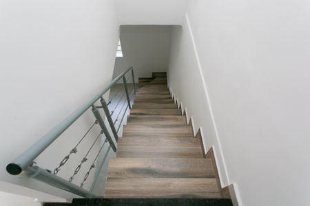 Casa para alugar com 70m², 2 quartos e 1 vagaEscada 