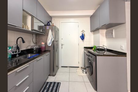 Cozinha de apartamento para alugar com 2 quartos, 33m² em Parque Fongaro, São Paulo