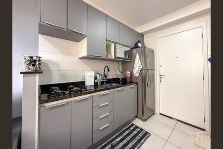 Cozinha de apartamento para alugar com 2 quartos, 33m² em Parque Fongaro, São Paulo