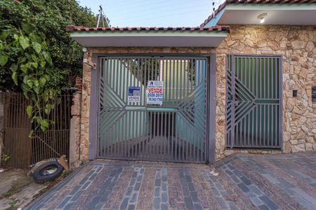 Casa de condomínio à venda com 162m², 3 quartos e 2 vagas Casa de condomínio à venda com 162m², 3 quartos e 2 vagasFachada