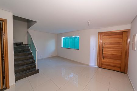 Casa de condomínio à venda com 162m², 3 quartos e 2 vagas Casa de condomínio à venda com 162m², 3 quartos e 2 vagasSala