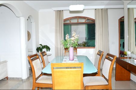 Casa para alugar com 302m², 3 quartos e 2 vagasSala de Jantar