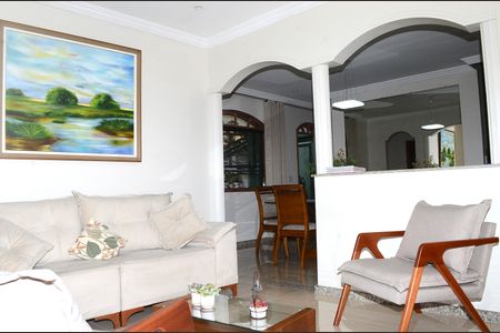 Casa para alugar com 302m², 3 quartos e 2 vagasSala