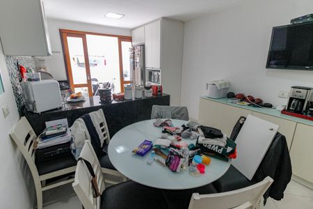 Casa de condomínio à venda com 100m², 2 quartos e 2 vagasCozinha - Armários