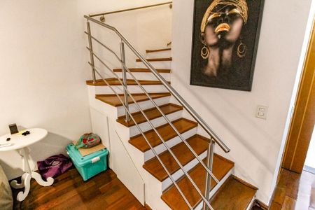 Casa de condomínio à venda com 100m², 2 quartos e 2 vagasEscada acesso 