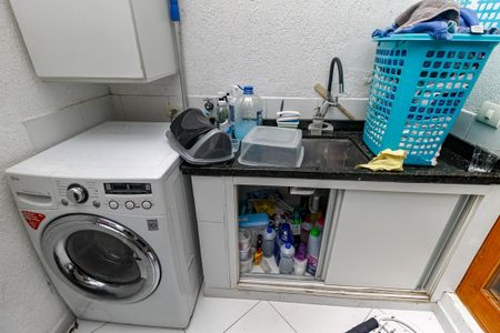 Casa de condomínio à venda com 100m², 2 quartos e 2 vagasÁrea de Serviço