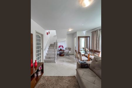 Casa à venda com 109m², 3 quartos e 2 vagasSala