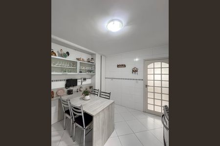 Casa à venda com 109m², 3 quartos e 2 vagasCozinha