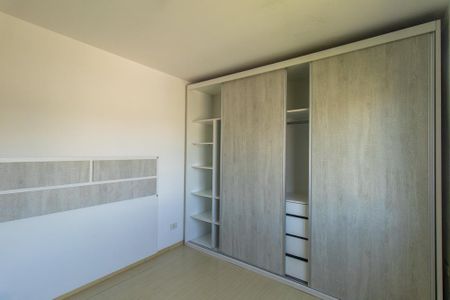 Quarto 1 de apartamento para alugar com 2 quartos, 57m² em Novo Mundo, Curitiba