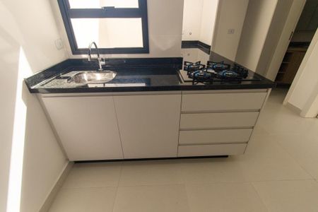 Sala/Cozinha de apartamento para alugar com 1 quarto, 57m² em Novo Mundo, Curitiba
