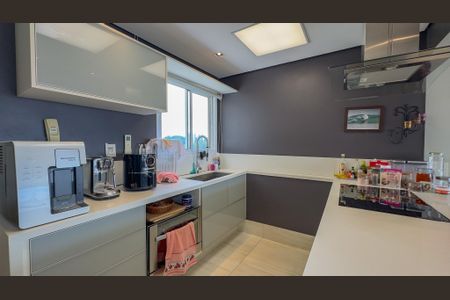 Apartamento à venda com 117m², 2 quartos e 2 vagas Apartamento à venda com 117m², 2 quartos e 2 vagasCozinha