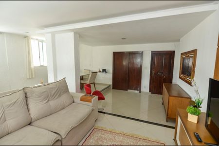 Apartamento para alugar com 200m², 3 quartos e 1 vaga Apartamento para alugar com 200m², 3 quartos e 1 vagaSala