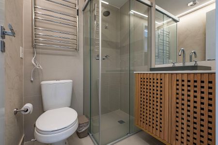 Banheiro de apartamento para alugar com 1 quarto, 25m² em Pinheiros, São Paulo