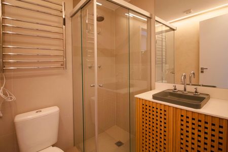 Studio para alugar com 25m², 1 quarto e sem vaga Studio para alugar com 25m², 1 quarto e sem vagaBanheiro Social