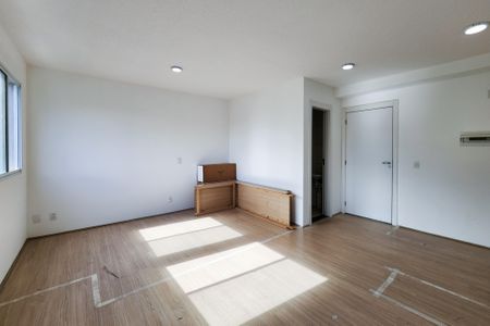 Sala - Quarto de kitnet/studio para alugar com 1 quarto, 33m² em Santo Cristo, Rio de Janeiro